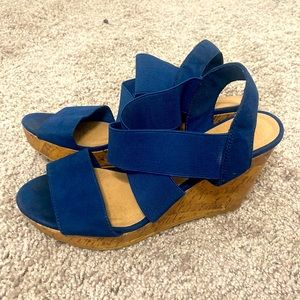 American Eagle, blue wedges